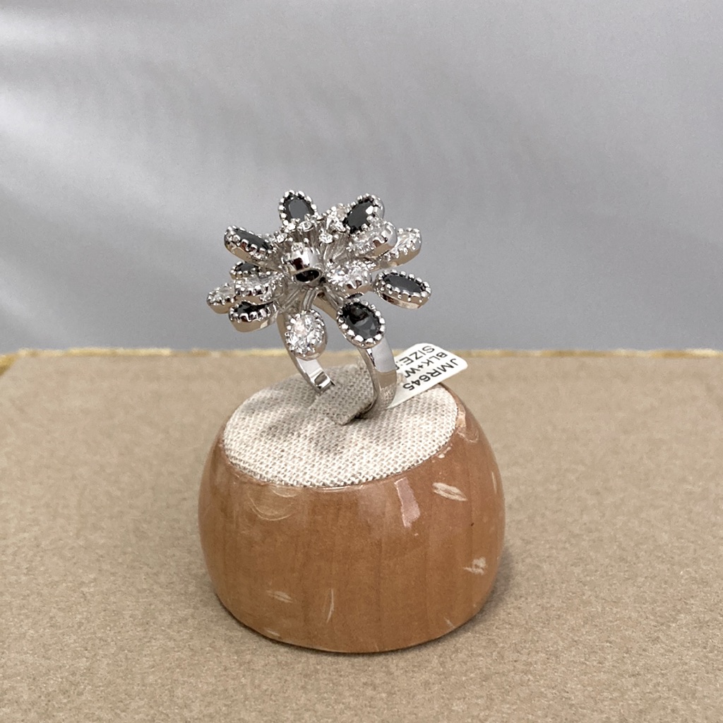 Gorgeous Black And White Cz’s Flower Ring - Size 8